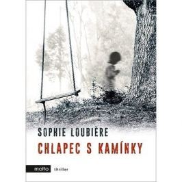 Chlapec s kamínky